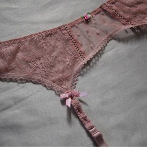Vintage BETSEY JOHNSON Garter Belt Nude Blush Pink Lace Floral Accents Stockings